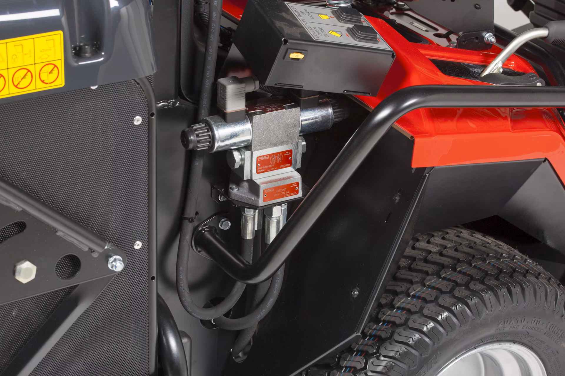 Trattorino Rasaerba Snapper RTX102XD – Raccolta con Scarico Alto, Motore Briggs & Stratton 8270 PXi V-Twin 4WD - immagine 6