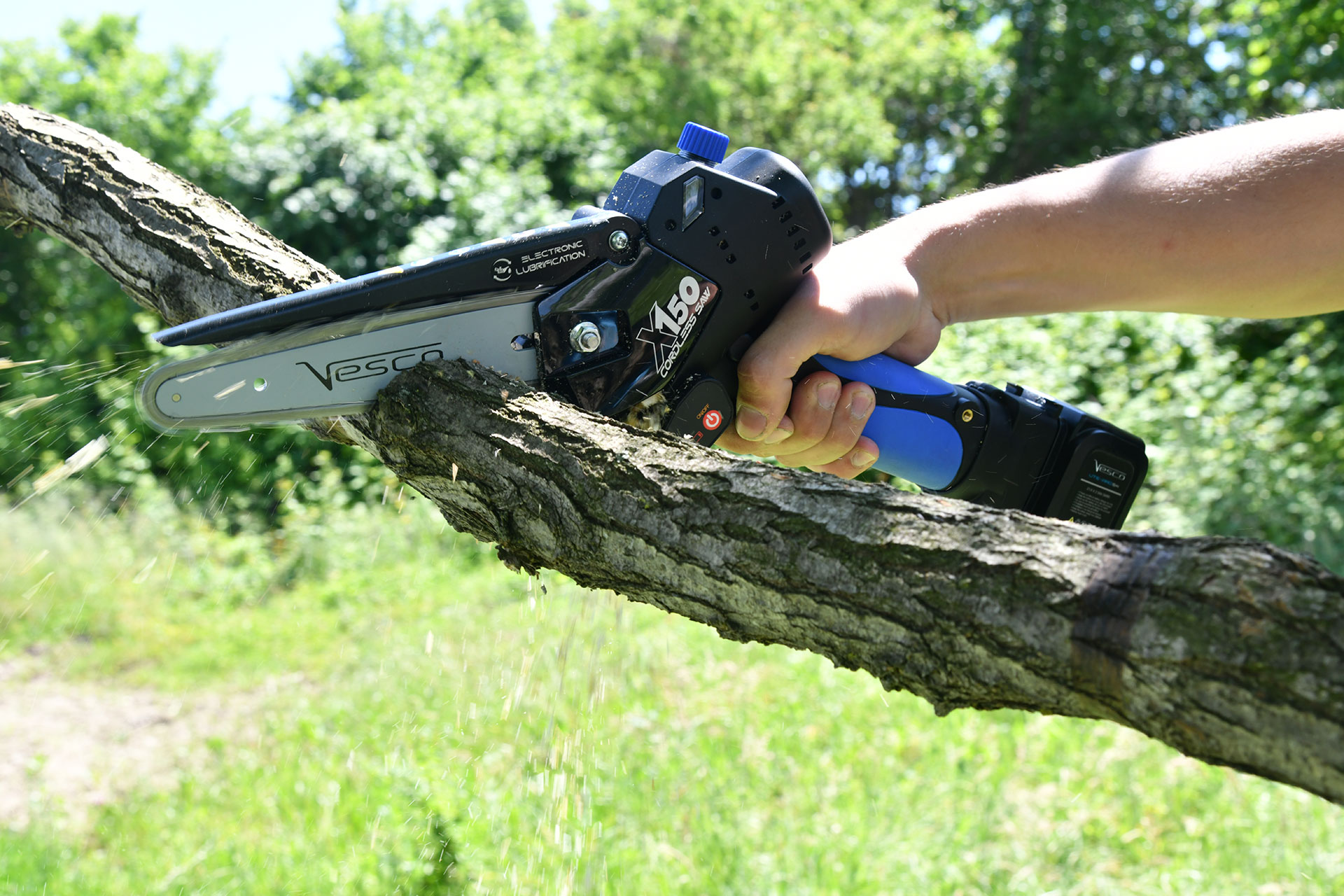 Motosega Prof. X150.1 Cordless 21,6V (Lub. Aut.) con doppia unità LitePRO 54 – Potatore a catena CORDLESS 150mm