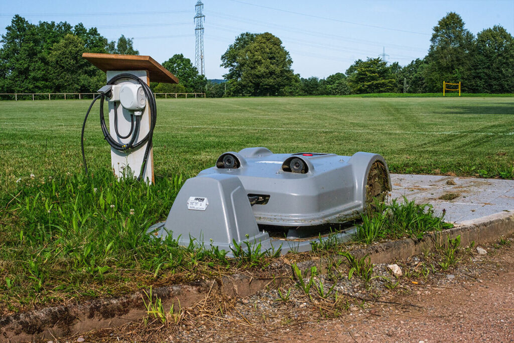 Echo TM-850  Robot rasaerba GPS-RTK compatto per superfici fino a 30.000 m²
