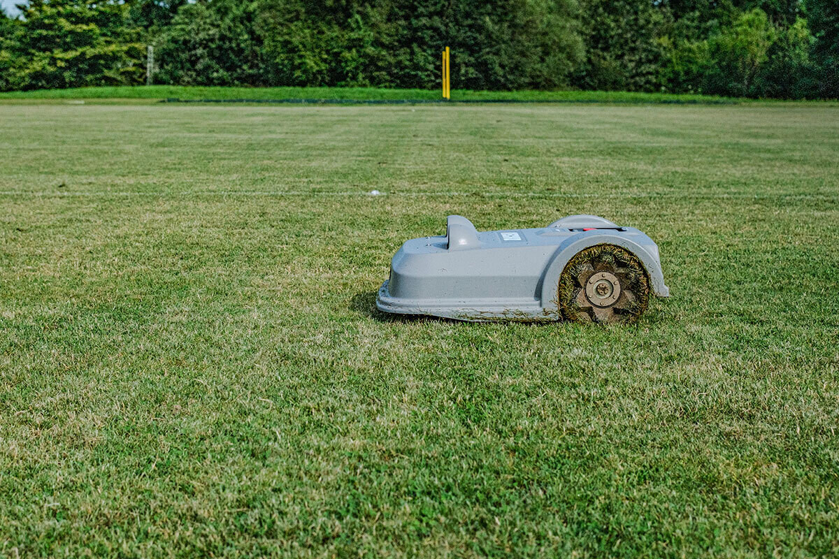 Echo TM-850 Robot rasaerba GPS-RTK compatto per superfici fino a 30.000 m²