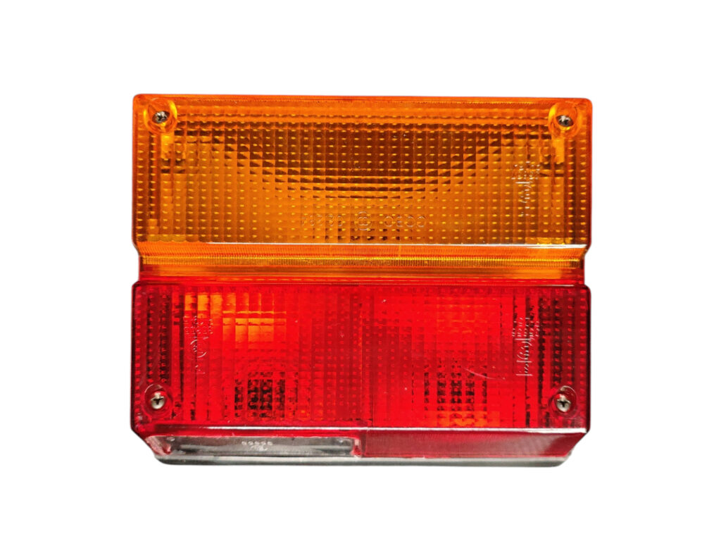 Cobo 02284000 – Luce posteriore sinistra 12V alogena universale 188×140 mm IP65